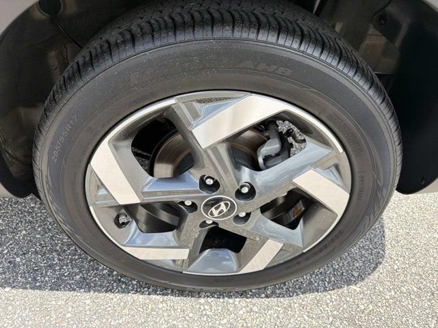 Used 2025 Hyundai Venue SEL FWD image 31