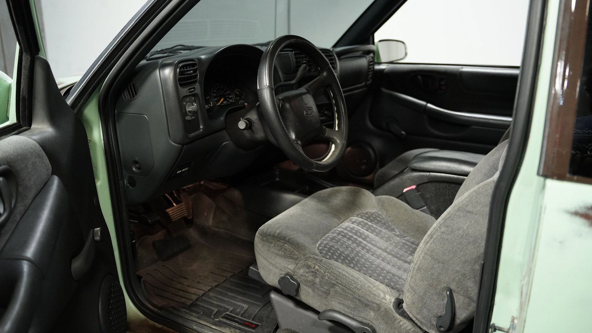 Used 2001 Chevrolet Blazer LS image 4