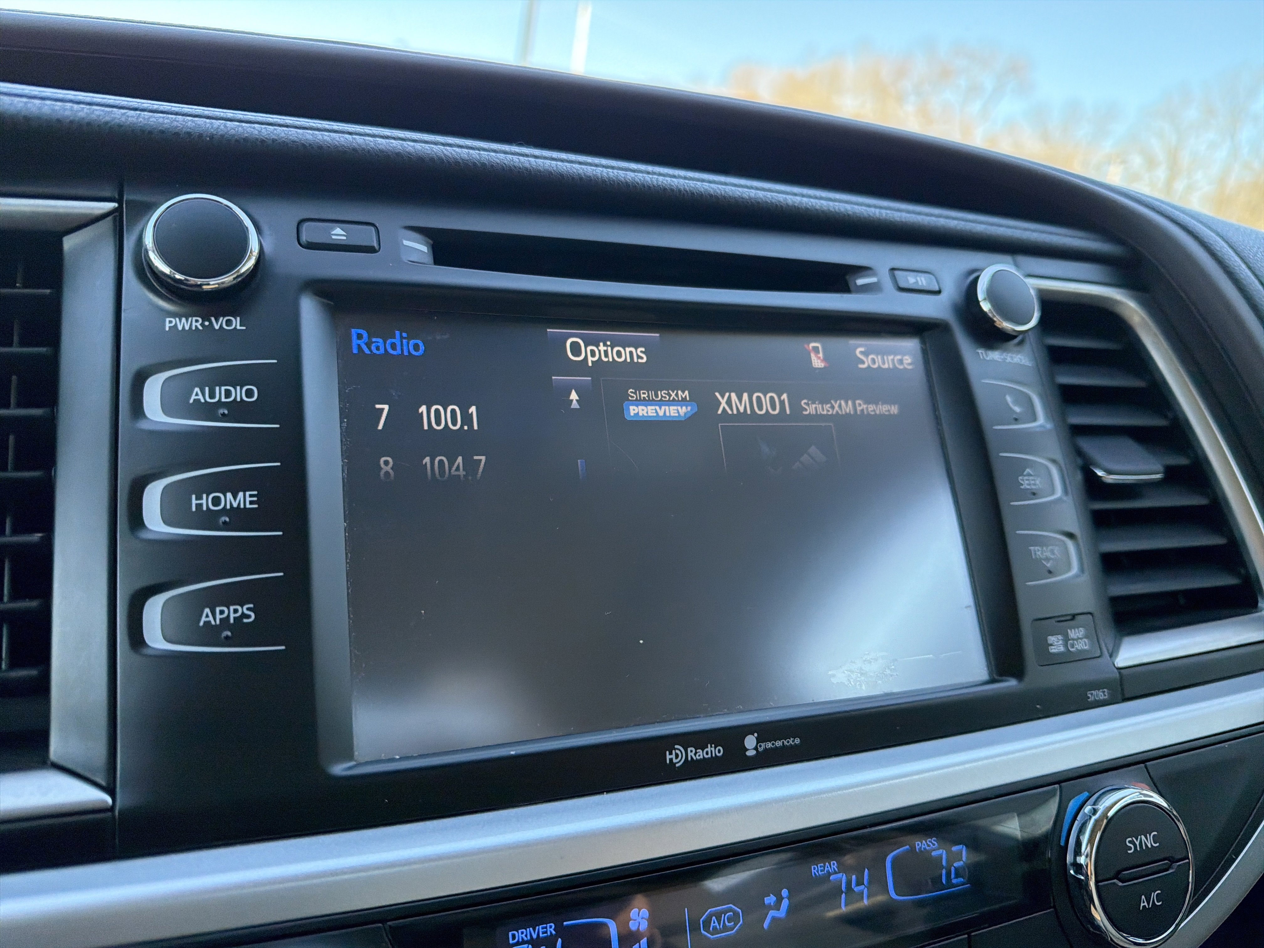 Used 2015 Toyota Highlander XLE image 19