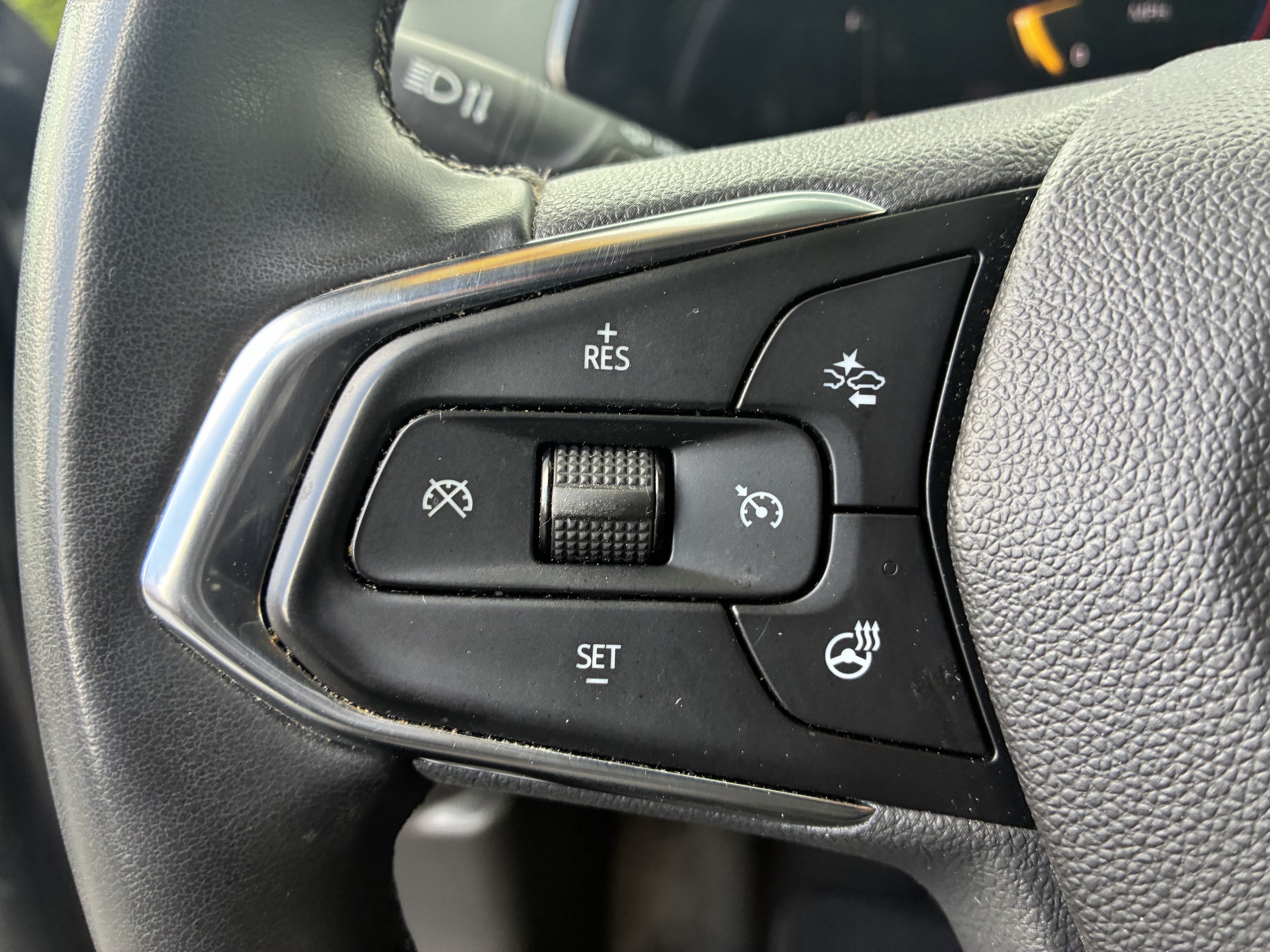 Used 2025 Chevrolet Trax LT w/ Driver Confidence Package FWD image 29