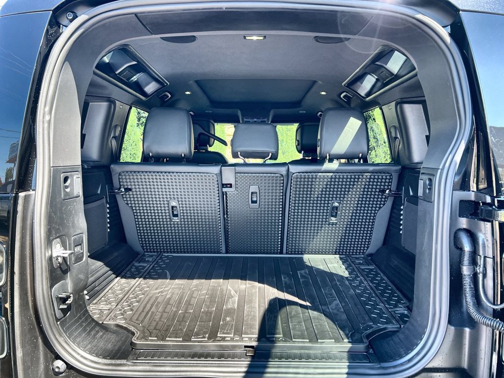 New 2026 Land Rover Defender 110 X-Dynamic SE AWD/4WD image 18