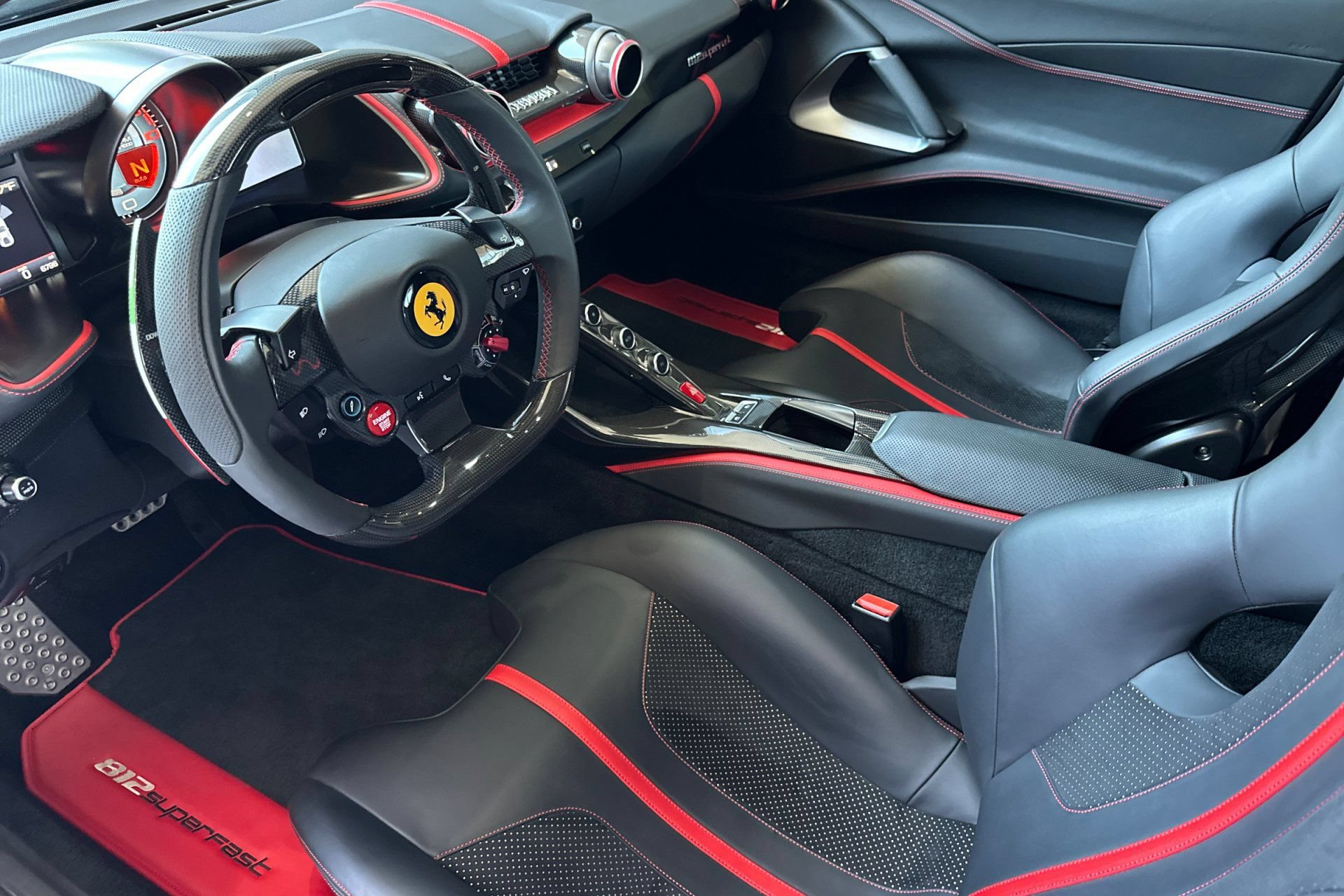 Used 2018 Ferrari 812 Superfast RWD image 4