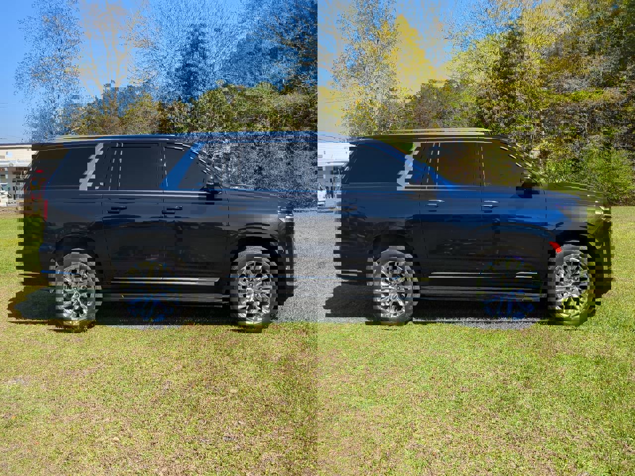 Used 2023 Cadillac Escalade ESV Premium Luxury w/ LPO, Radiant Package image 3