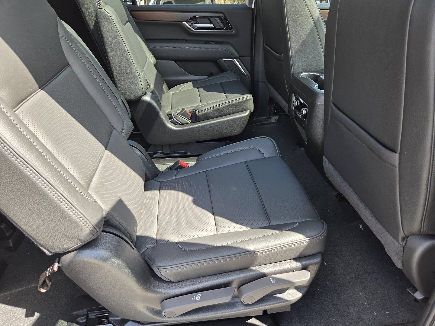 New 2026 GMC Yukon XL Denali w/ Sun & Power Step Package AWD/4WD image 25