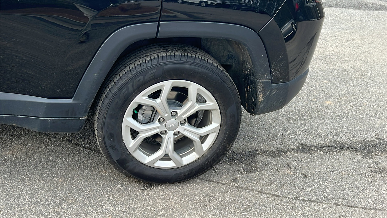 Used 2024 Jeep Compass Latitude image 12