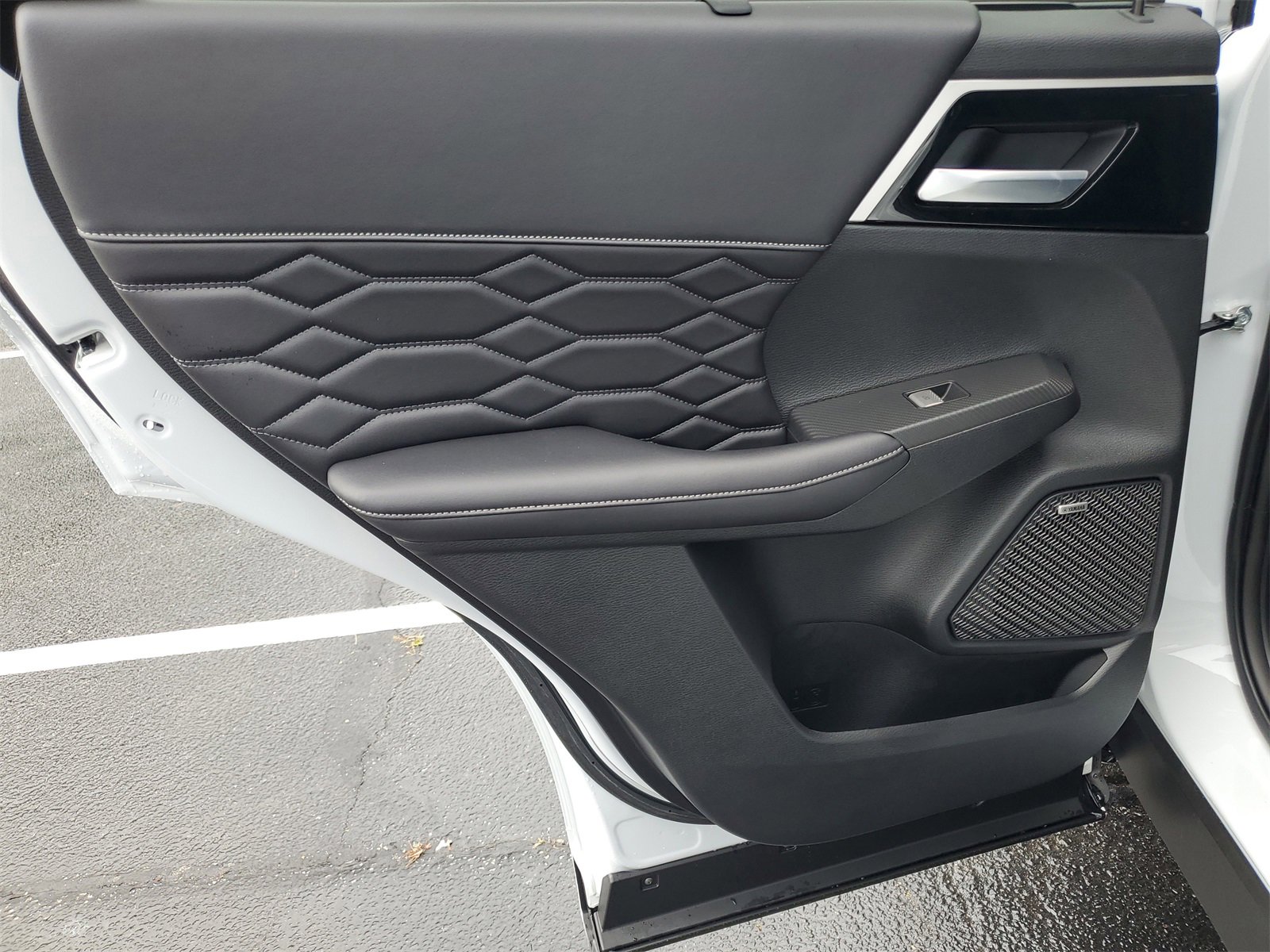 New 2025 Mitsubishi Outlander SEL image 23