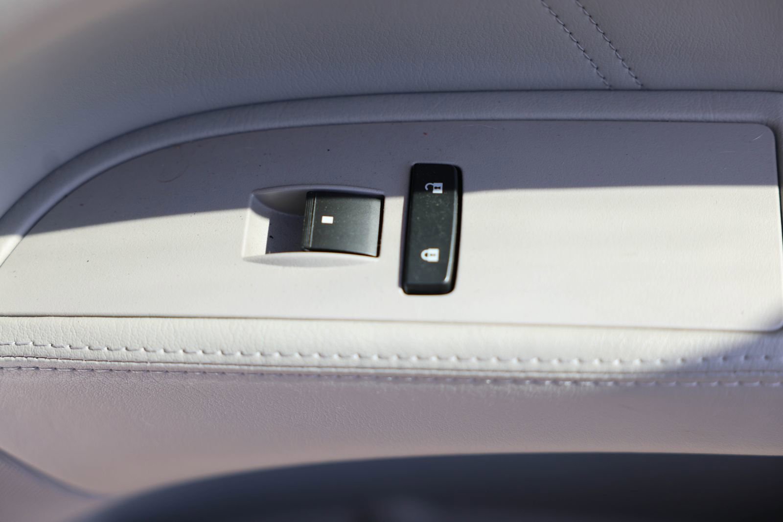 Used 2011 Buick Lucerne CXL w/ Driver Confidence Package FWD image 10