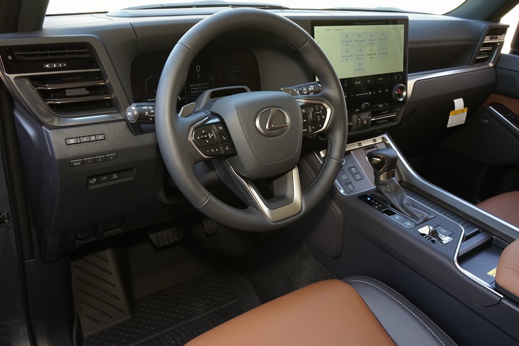 Used 2025 Lexus GX 550 image 8