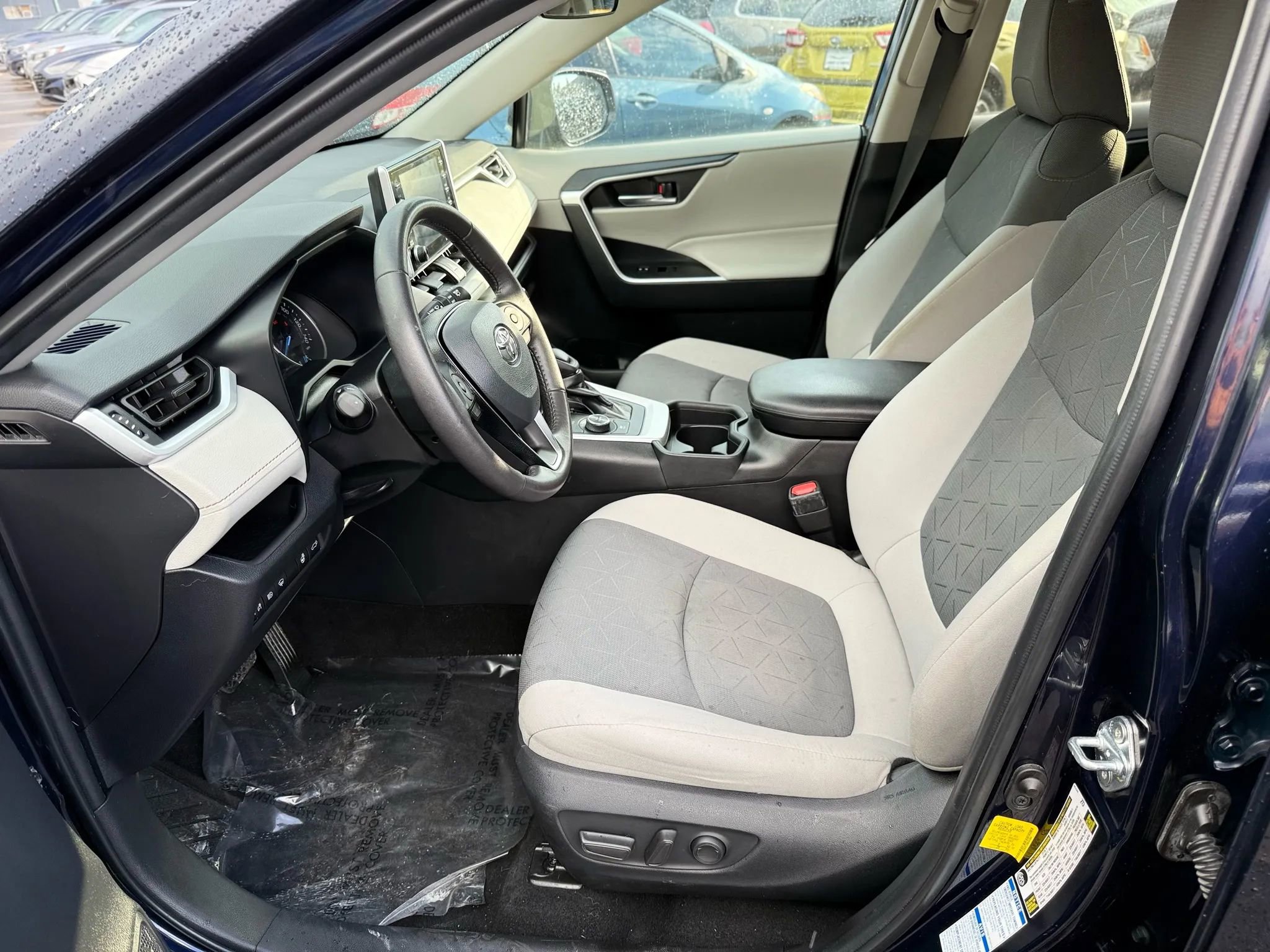 Used 2021 Toyota RAV4 XLE image 12