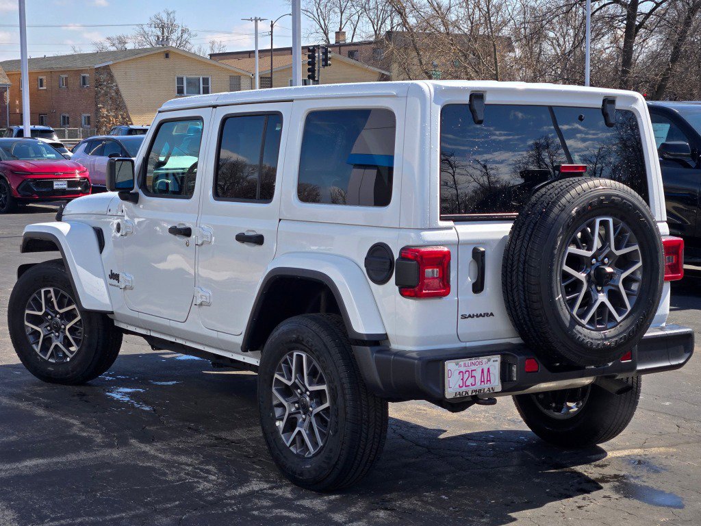 Used 2025 Jeep Wrangler Sahara image 14