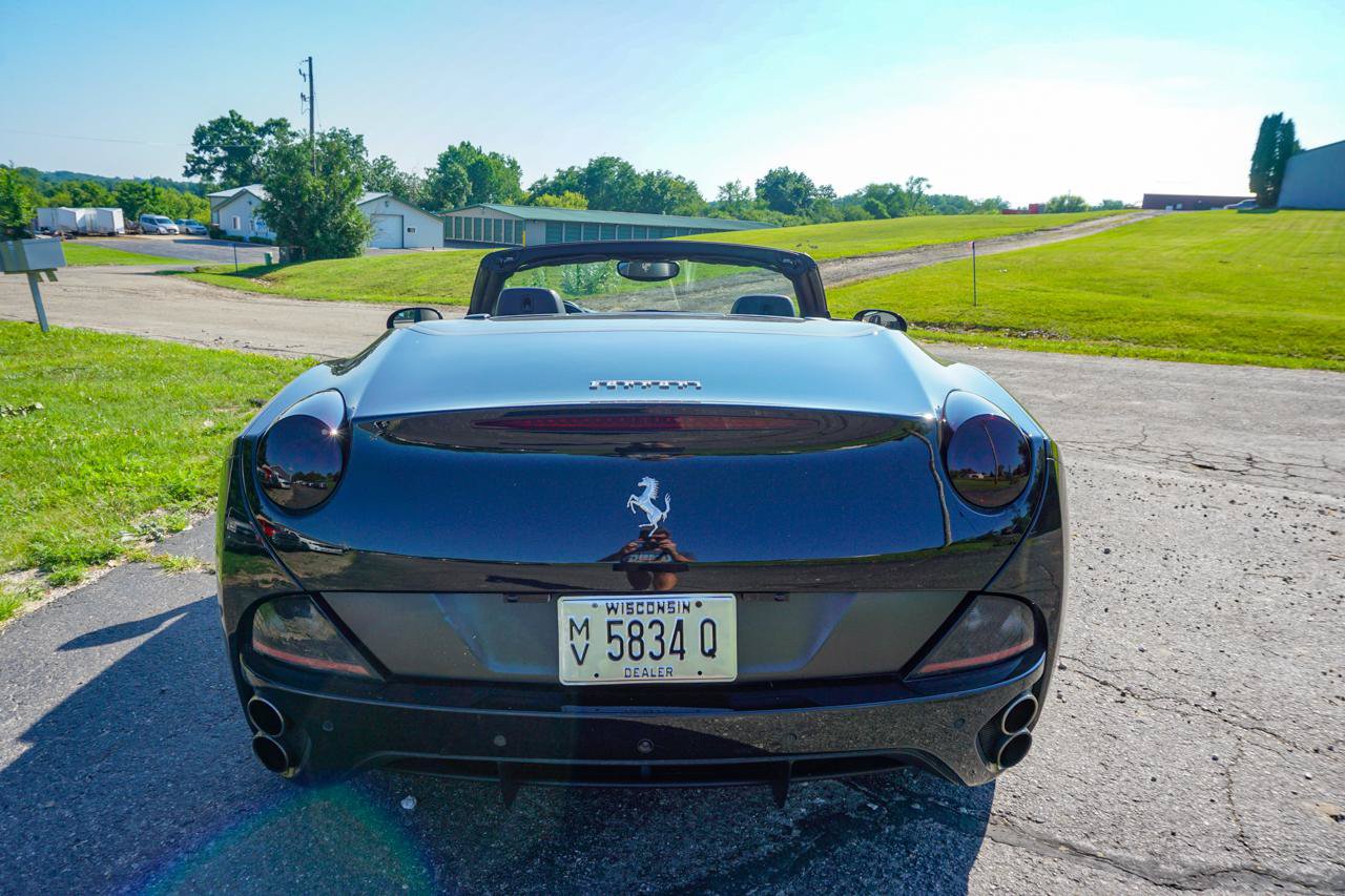 Used 2011 Ferrari California RWD image 14