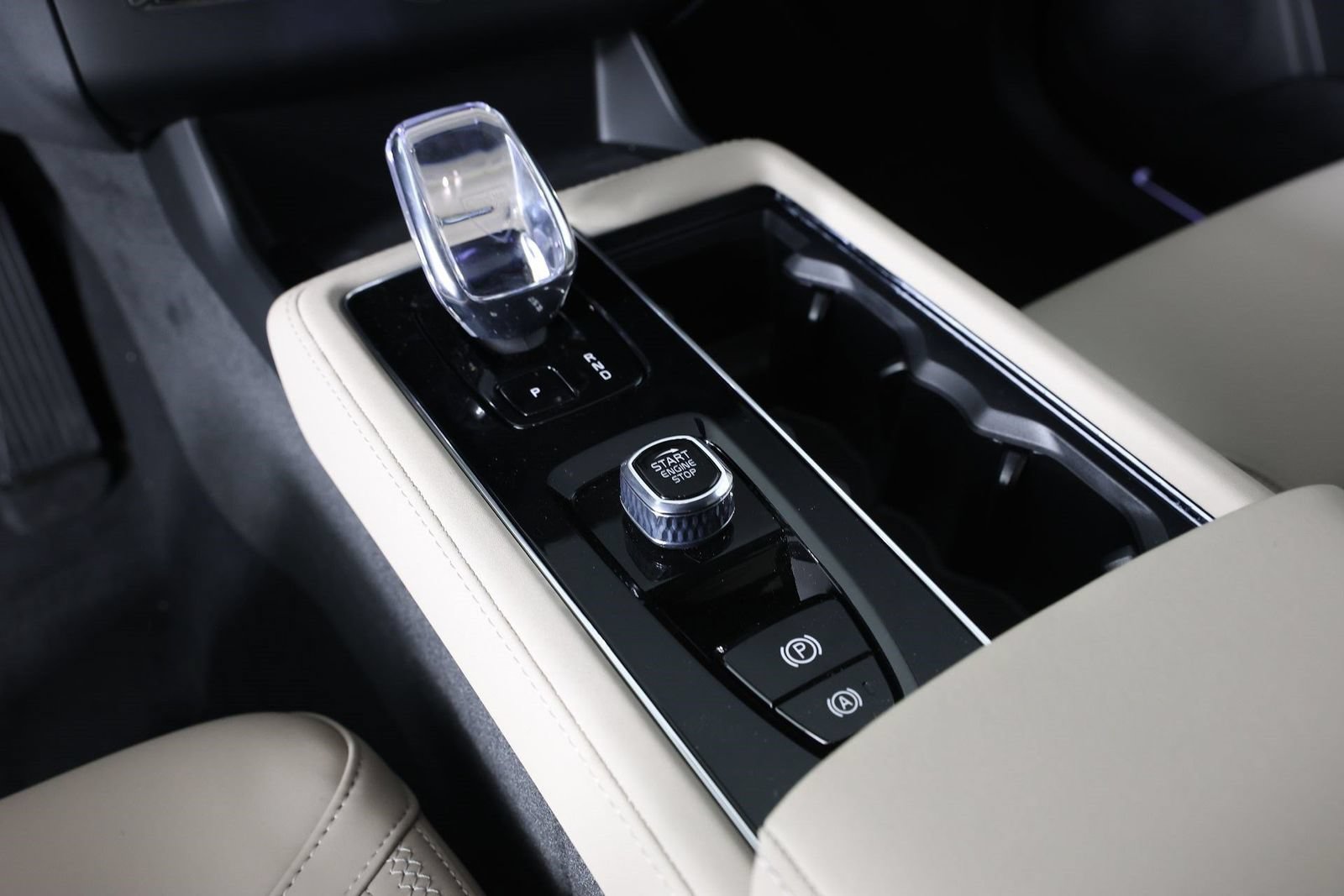 New 2026 Volvo XC90 T8 Plus w/ Protection Package Premier AWD/4WD image 7