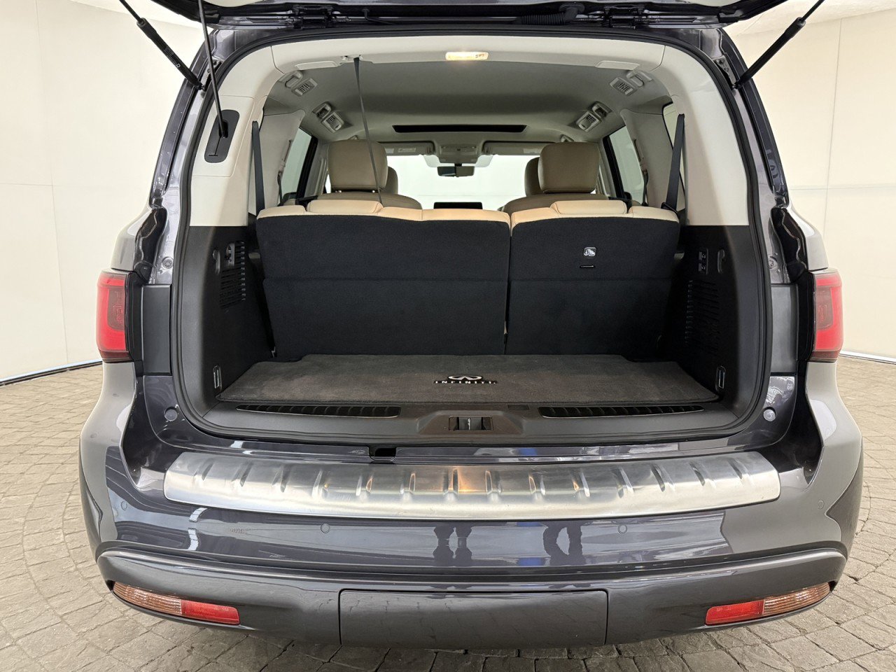 Used 2024 INFINITI QX80 Premium Select w/ Cargo Package image 8
