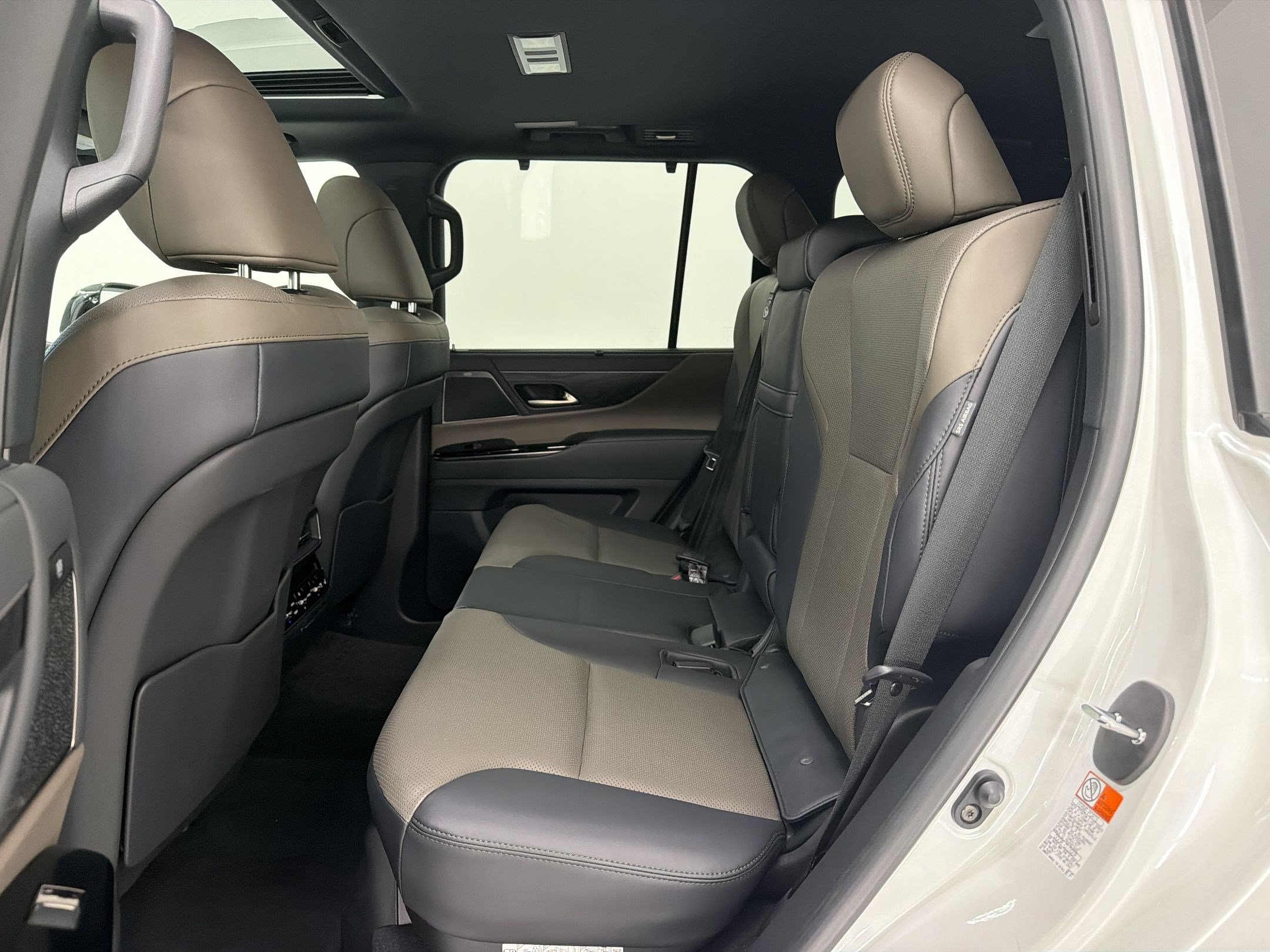 Certified 2025 Lexus LX 700h Overtrail AWD/4WD image 22