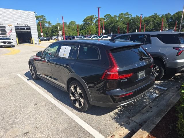 Used 2025 Volvo V60 B5 Cross Country Plus AWD/4WD image 3