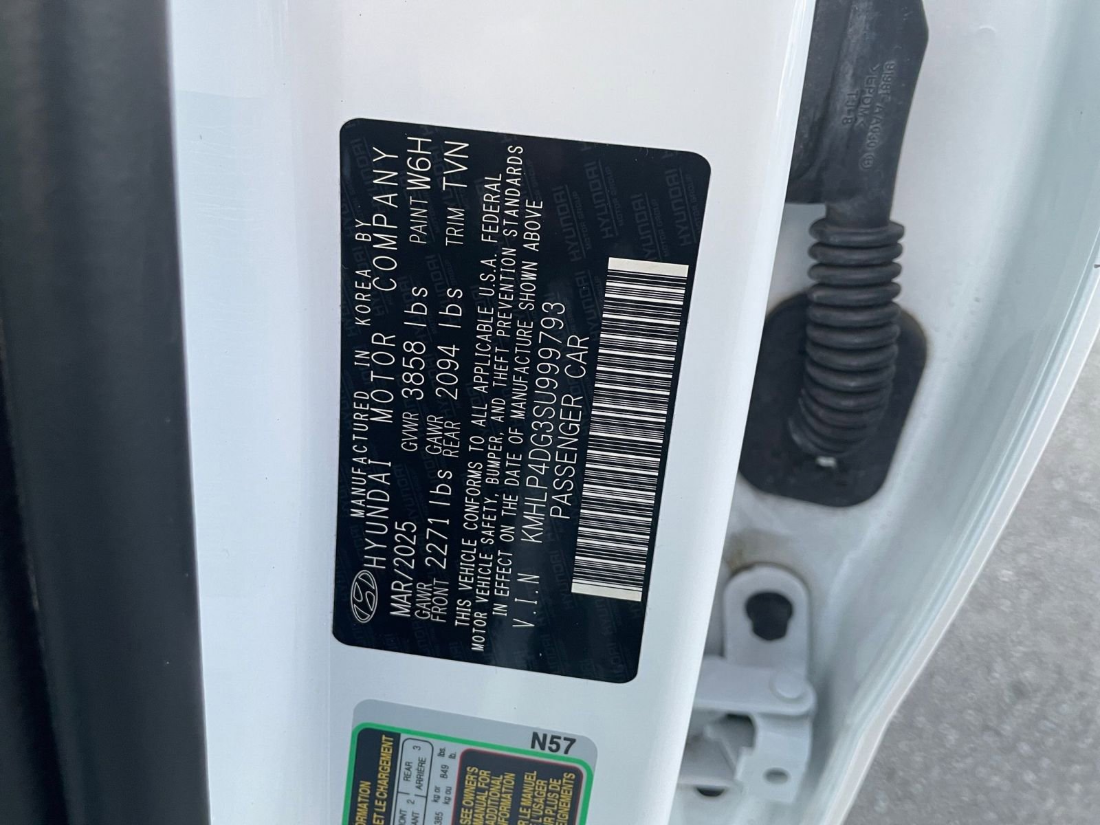 Used 2025 Hyundai Elantra Limited image 32