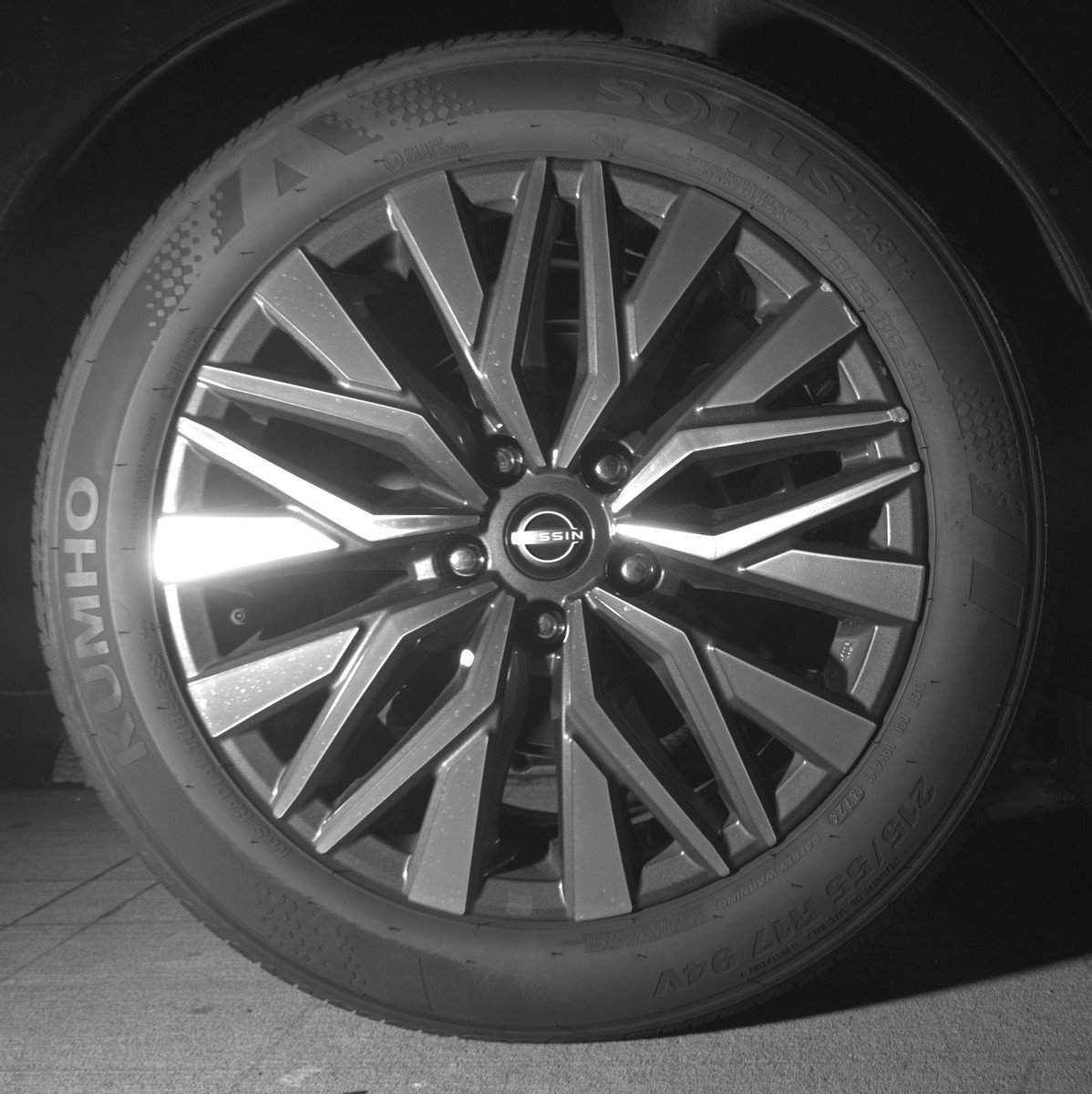 Used 2025 Nissan Altima 2.5 SV FWD image 15