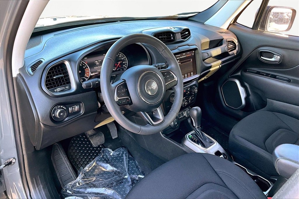 Used 2022 Jeep Renegade Latitude image 14