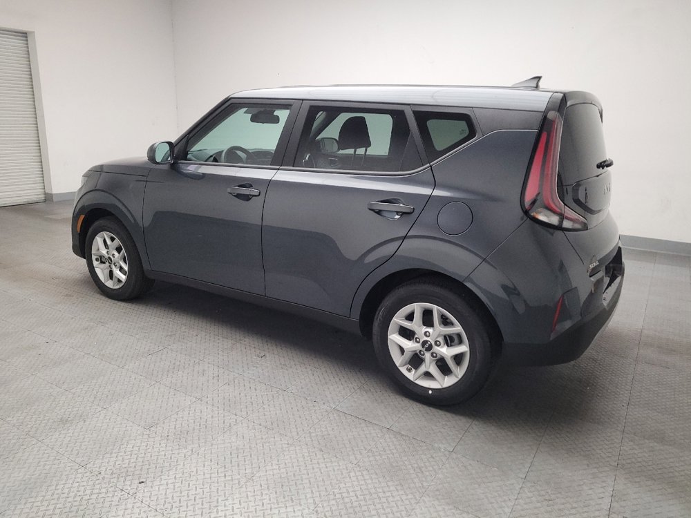 Used 2025 Kia Soul LX FWD image 3