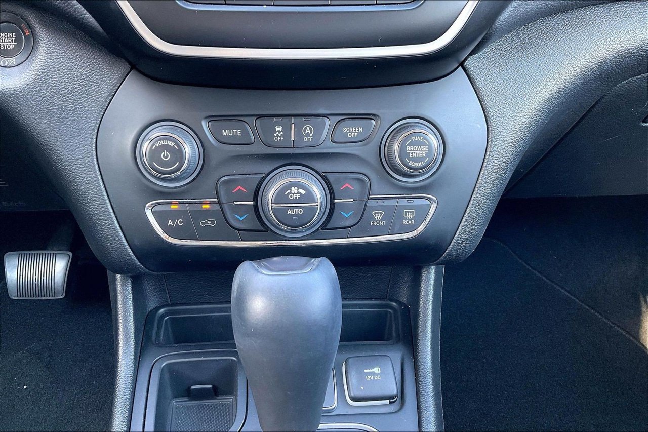 Certified 2021 Jeep Cherokee Latitude Lux w/ Comfort/Convenience Group FWD image 17