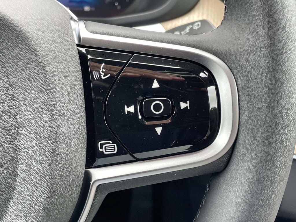New 2026 Volvo XC60 B5 Plus w/ Protection Package Premier AWD/4WD image 11