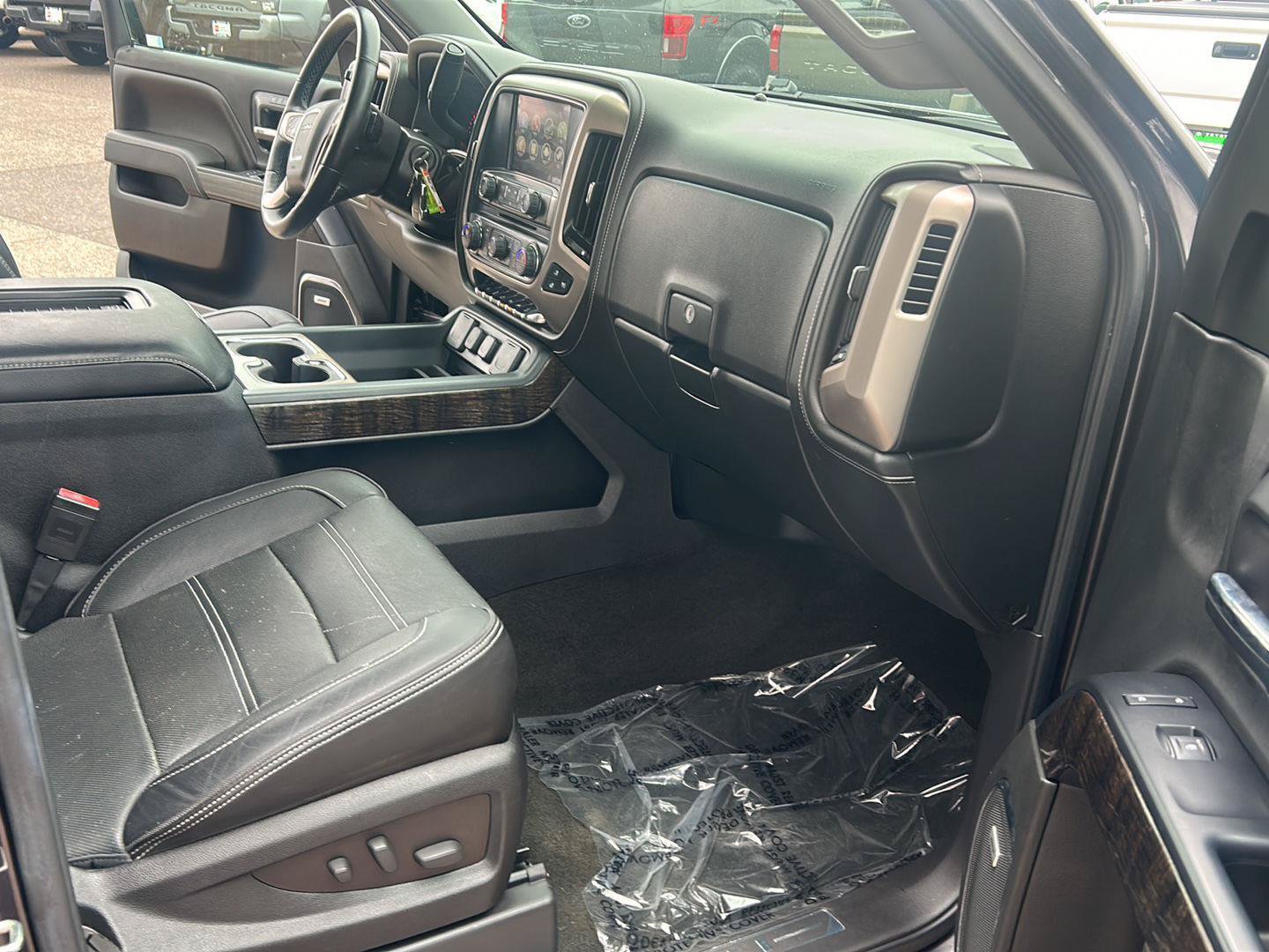 Used 2016 GMC Sierra 1500 Denali w/ Enhanced Driver Alert Package AWD/4WD image 21