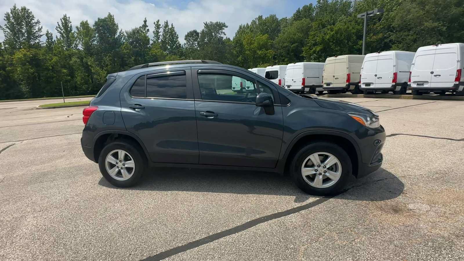 Used 2021 Chevrolet Trax LT w/ Premium Seat Package AWD/4WD image 9