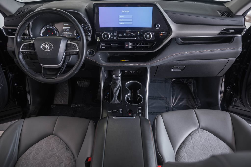 Used 2023 Toyota Highlander Bronze Edition image 20