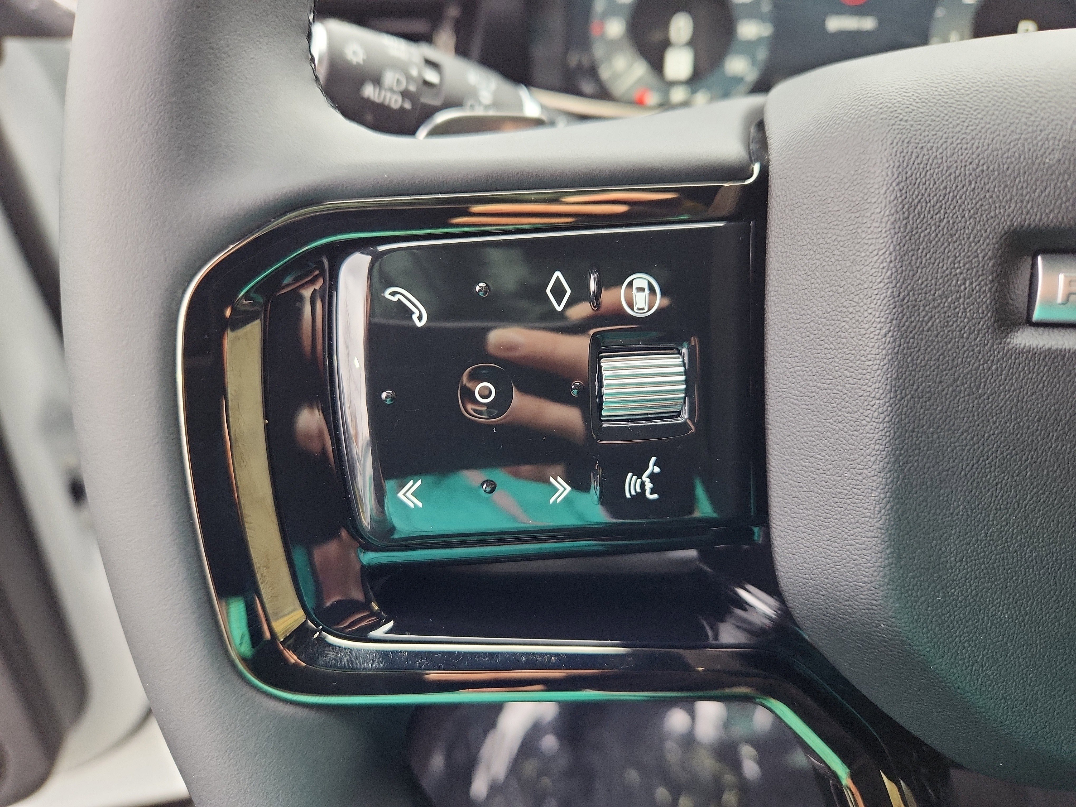 Certified 2026 Land Rover Range Rover Evoque S image 19