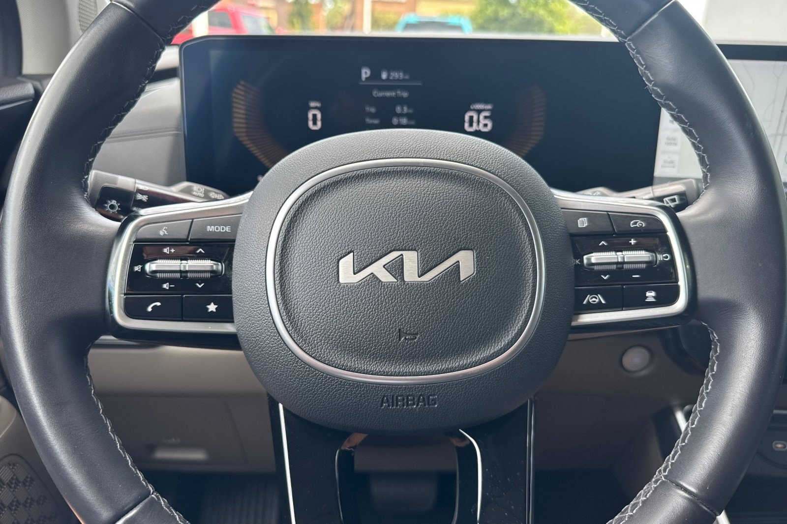 Used 2026 Kia Carnival FWD image 11
