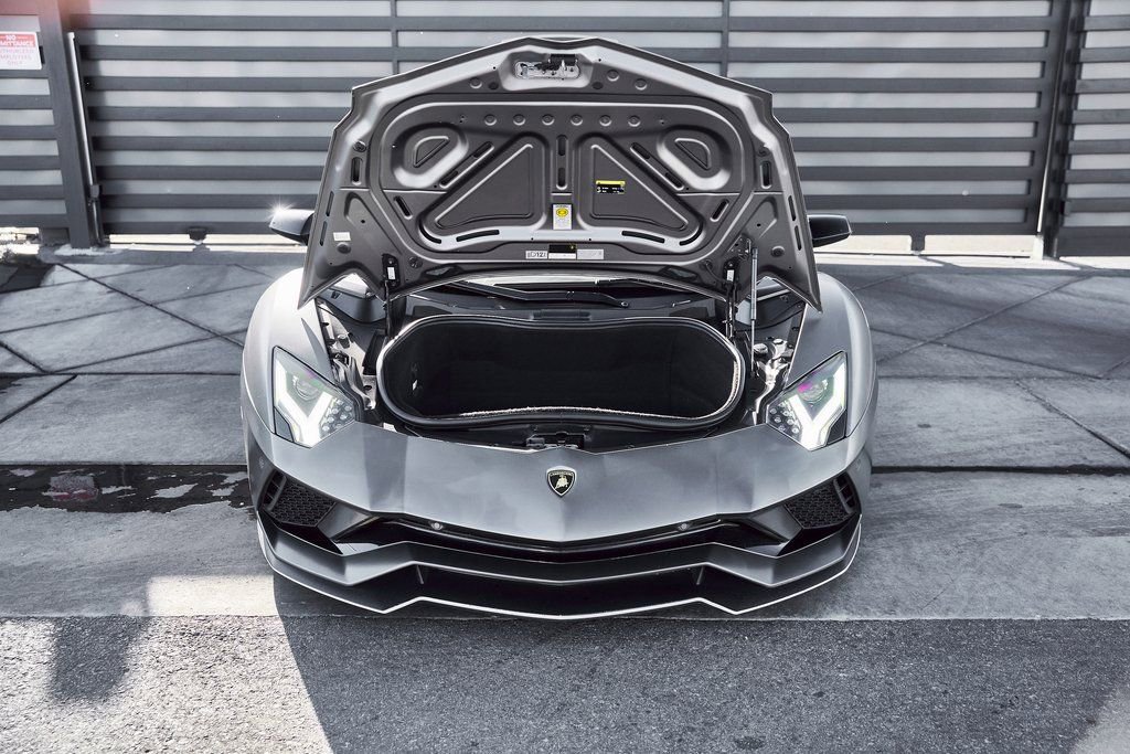 Used 2018 Lamborghini Aventador S image 9