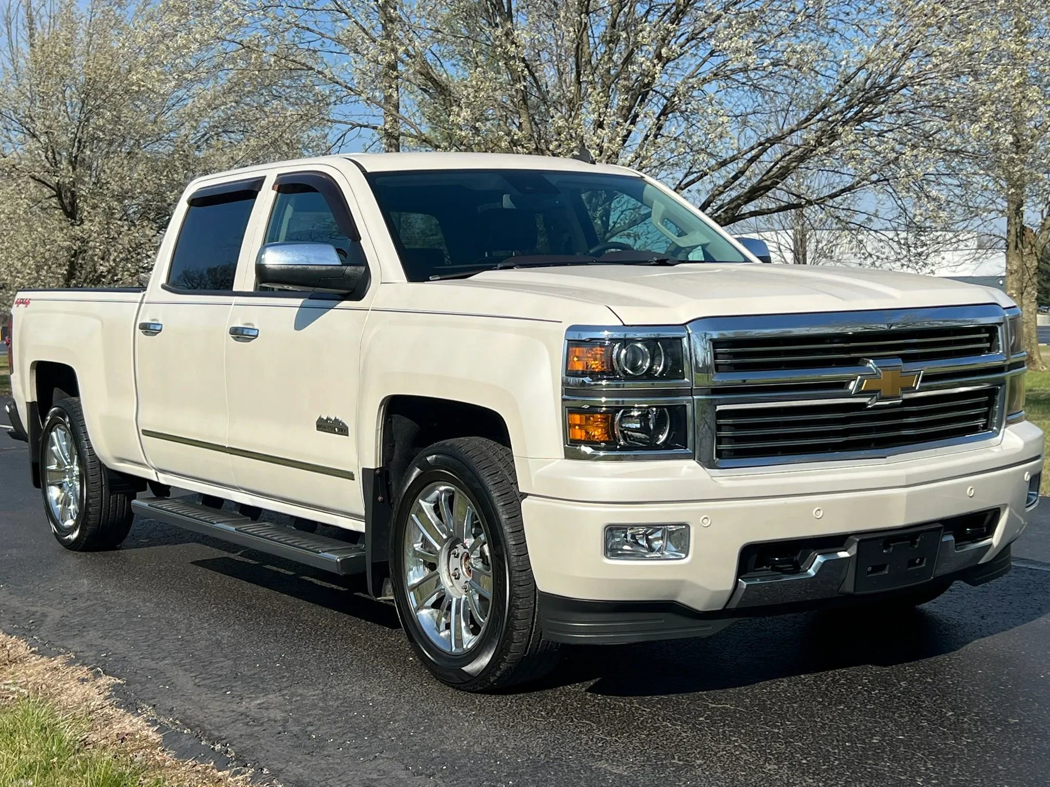 Used 2014 Chevrolet Silverado 1500 High Country w/ High Country Premium Package image 3