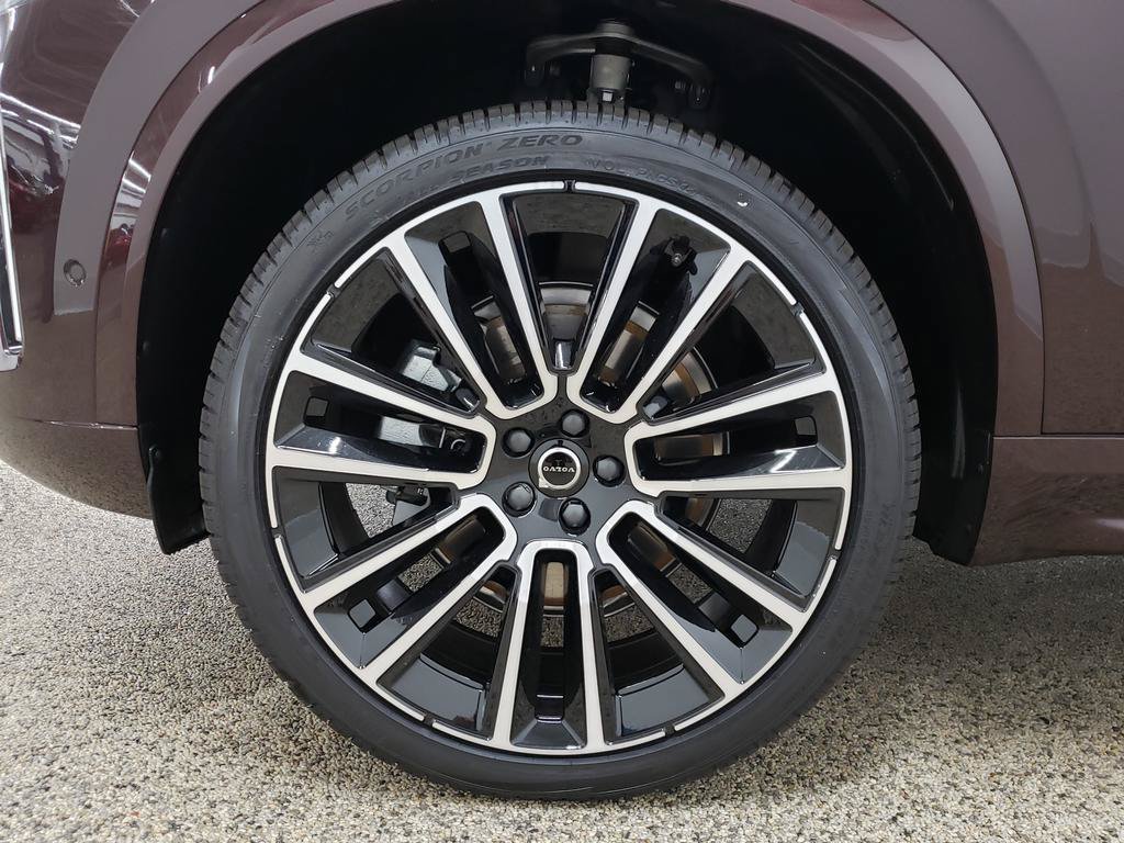 New 2026 Volvo XC90 B6 Plus w/ Protection Package Premier AWD/4WD image 12