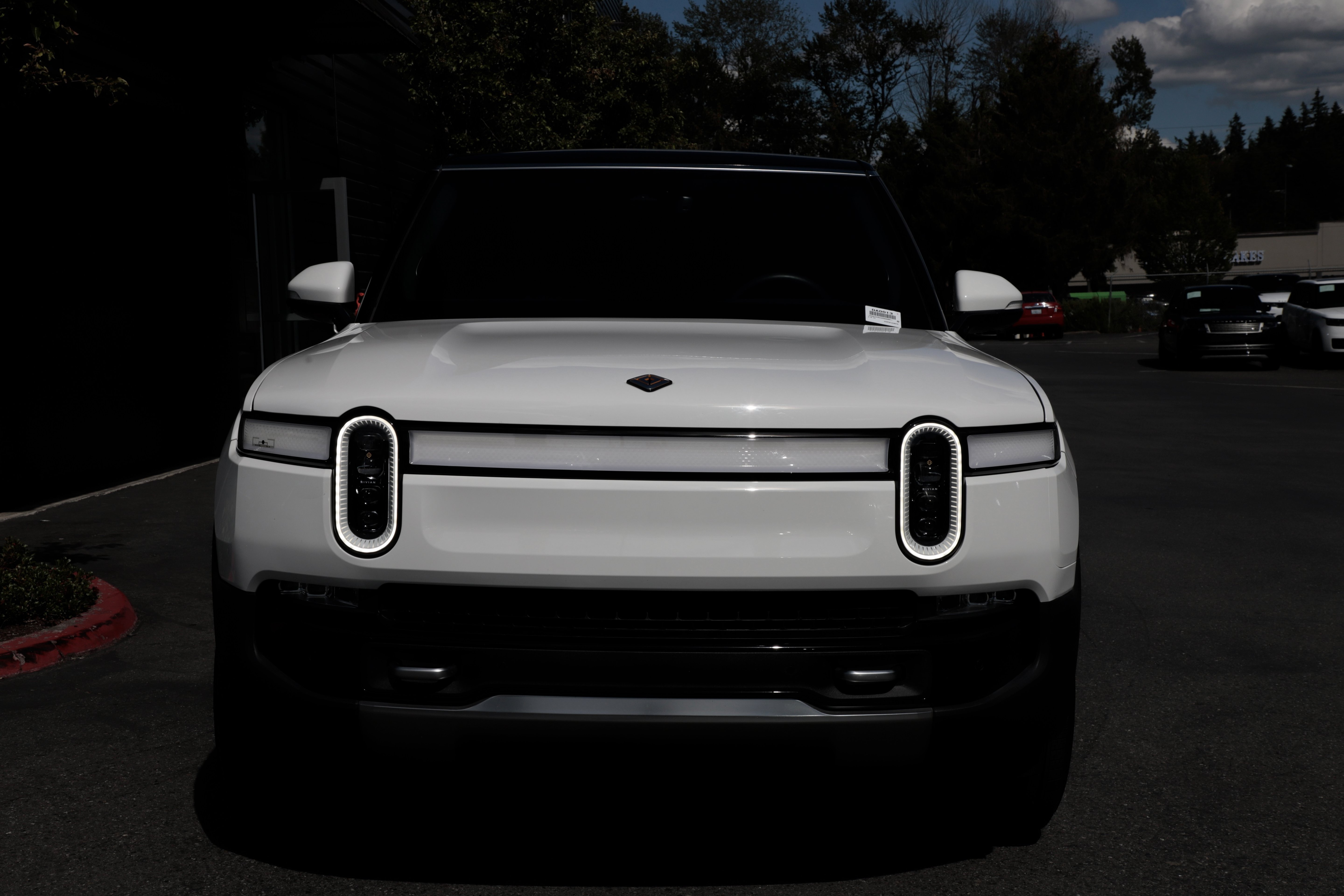 Used 2024 Rivian R1S Adventure AWD/4WD image 4