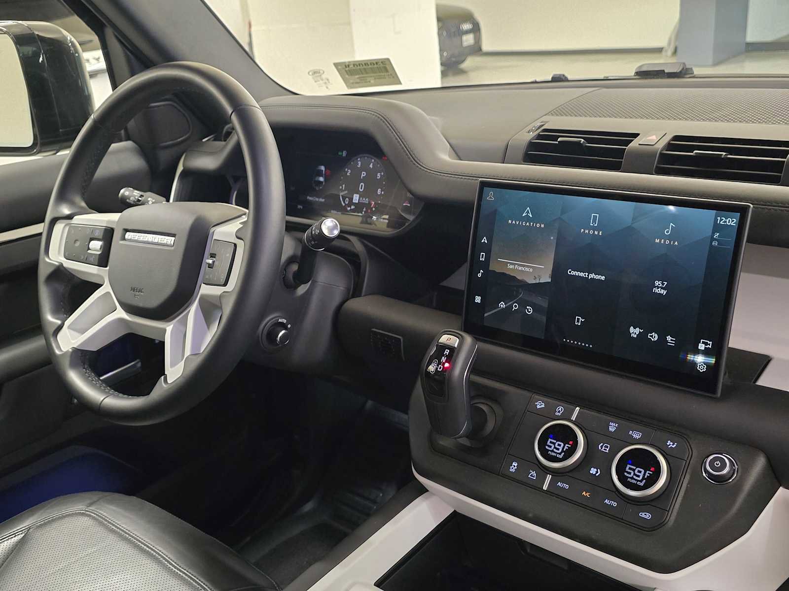 Used 2025 Land Rover Defender 90 X-Dynamic SE image 11