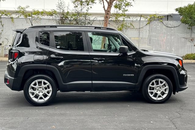 Used 2022 Jeep Renegade Latitude w/ Convenience Group image 3