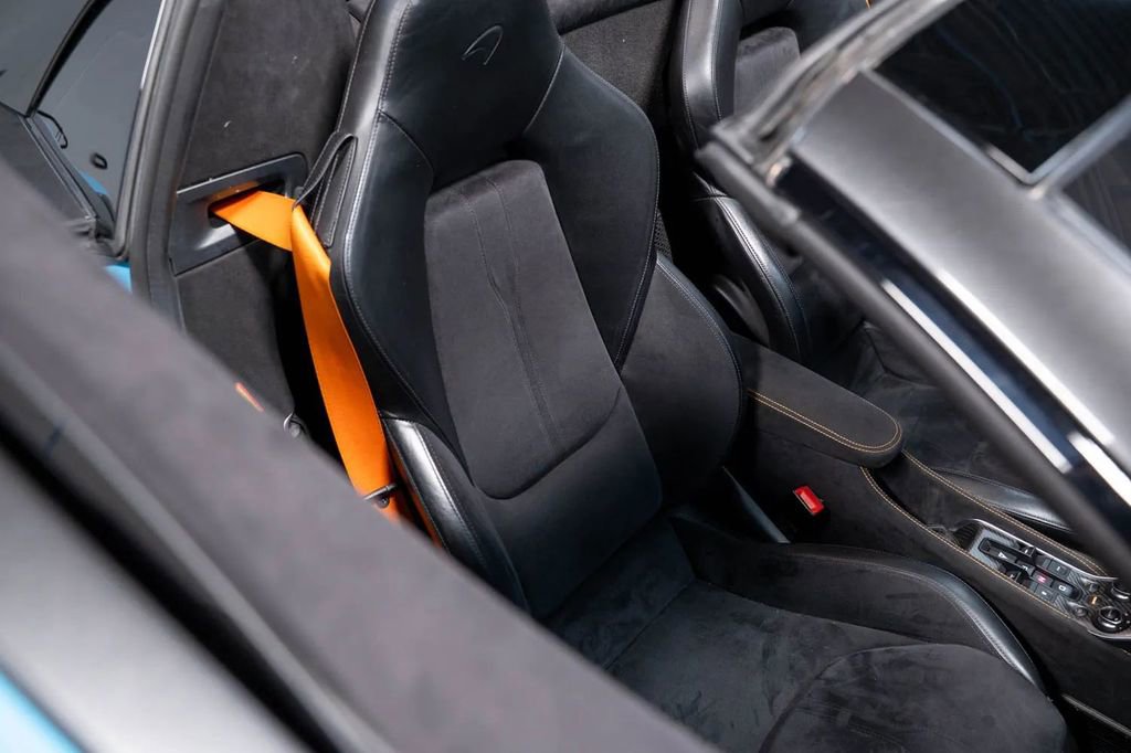 Used 2020 McLaren 600LT Spider image 33