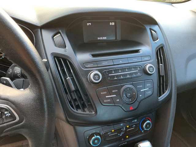 Used 2016 Ford Focus SE w/ SE Sport Package image 26