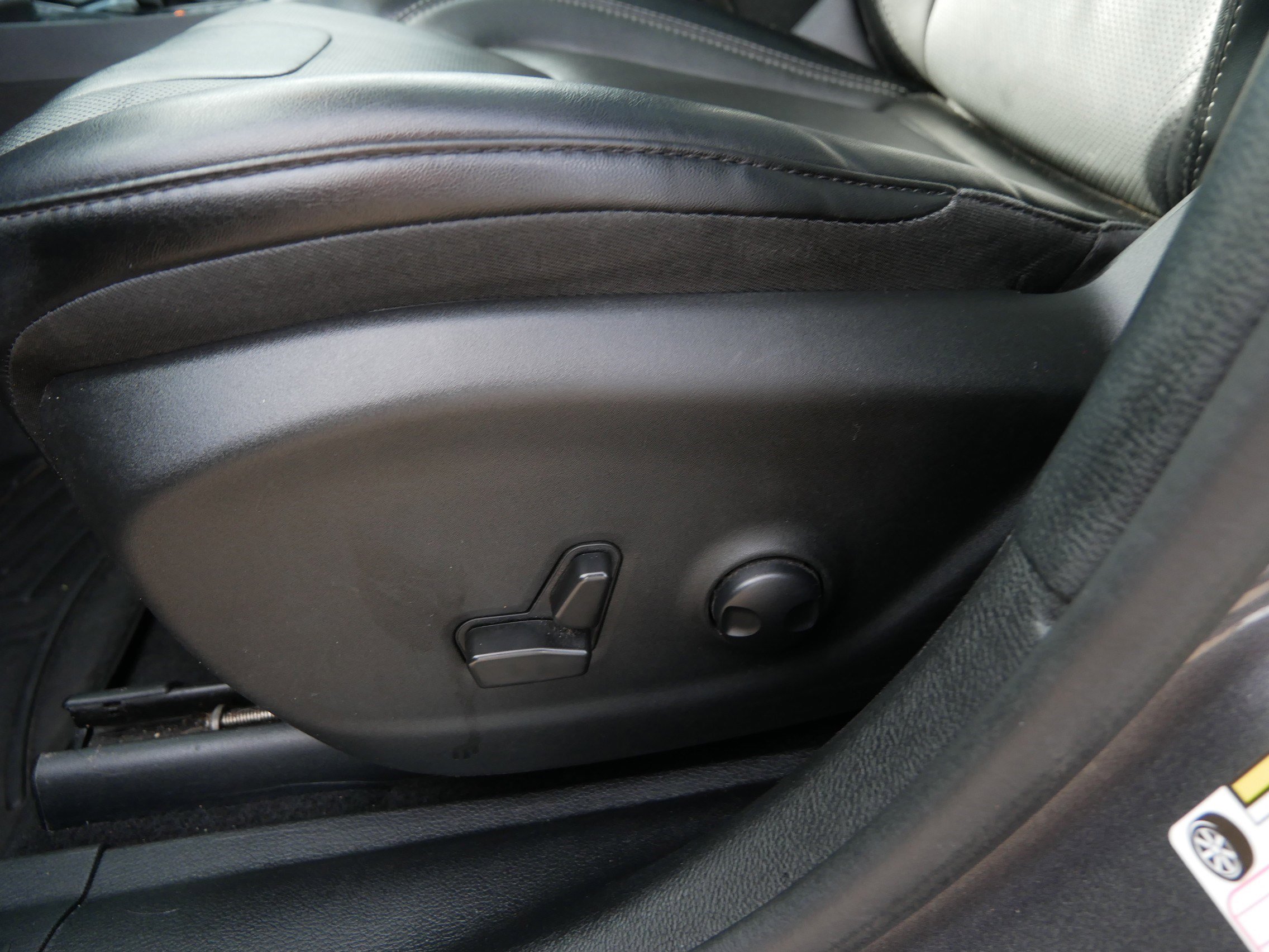 Used 2022 Jeep Cherokee Limited image 27