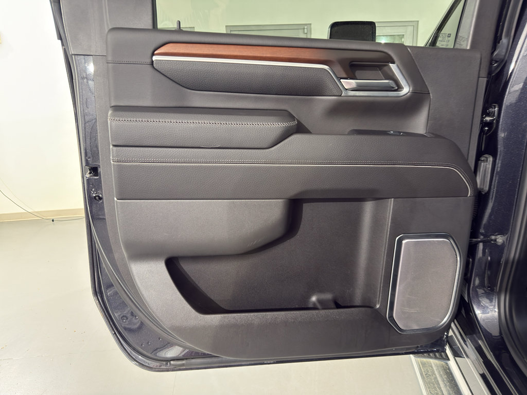Used 2024 GMC Sierra 2500 Denali w/ Denali Reserve Package image 27
