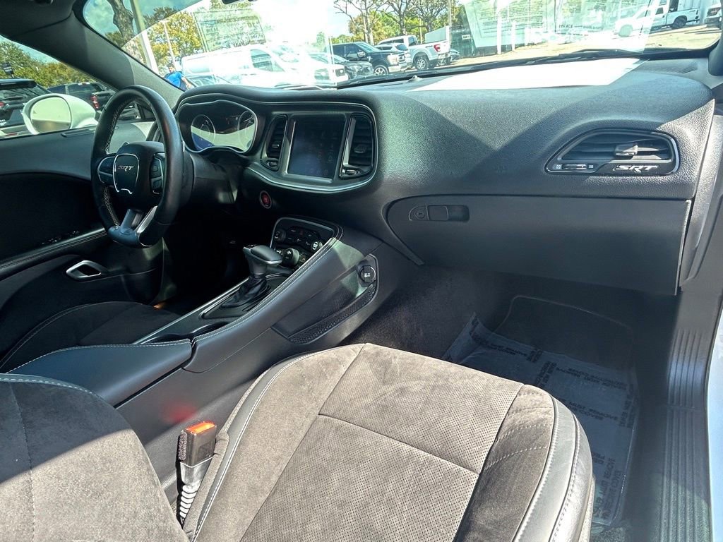 Used 2015 Dodge Challenger SRT image 26