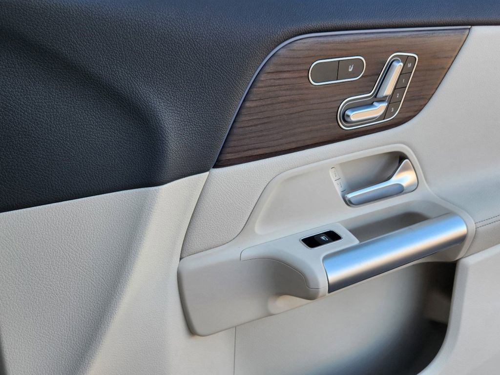 Used 2025 Mercedes-Benz GLA 250 4MATIC image 19