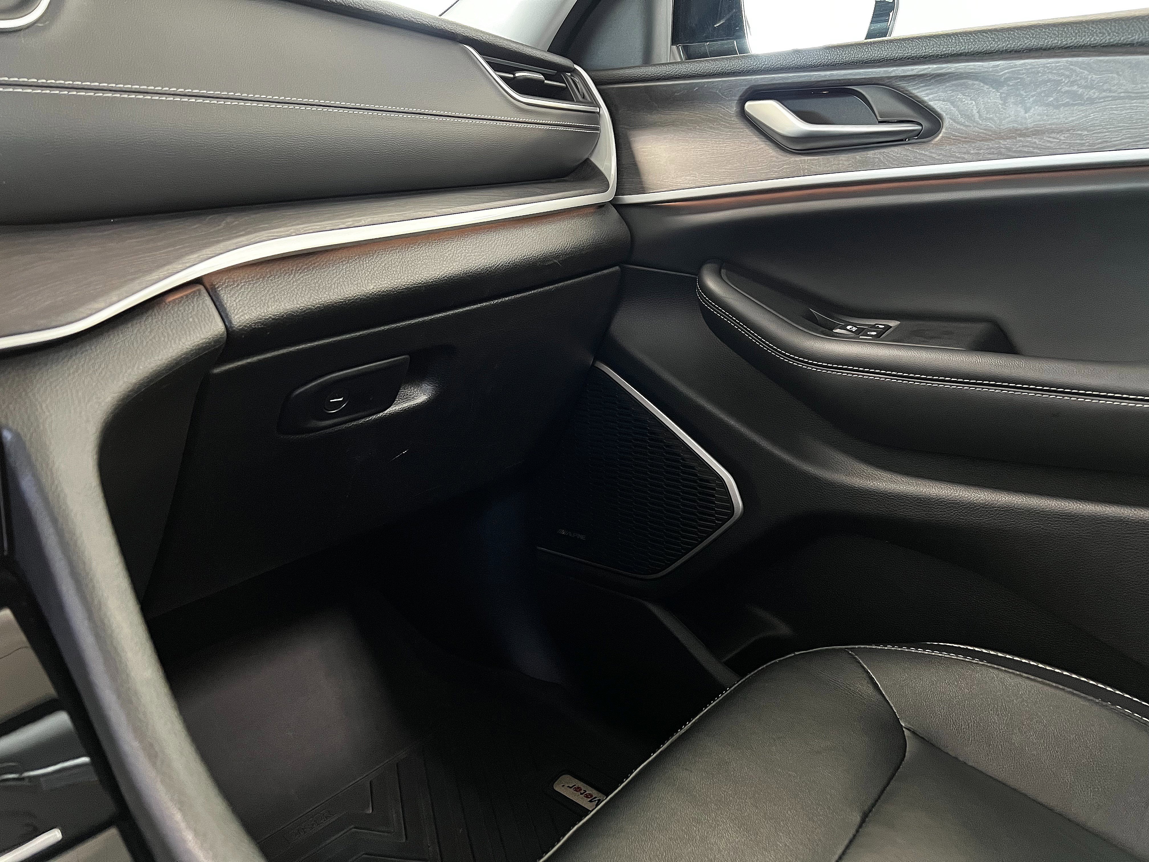 Used 2022 Jeep Grand Cherokee Limited w/ Trailer Tow Prep Group (B) image 17