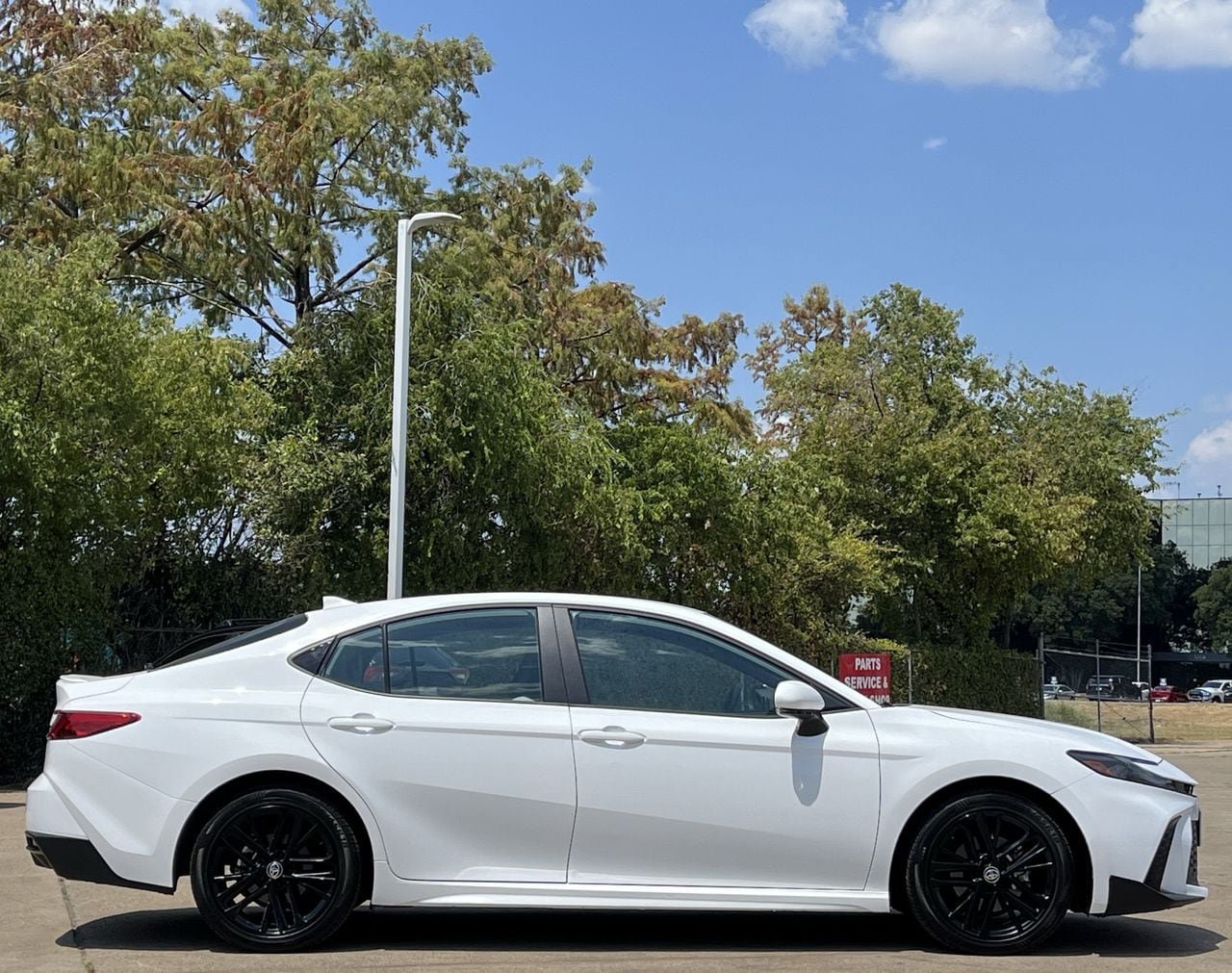 Used 2025 Toyota Camry SE FWD image 3