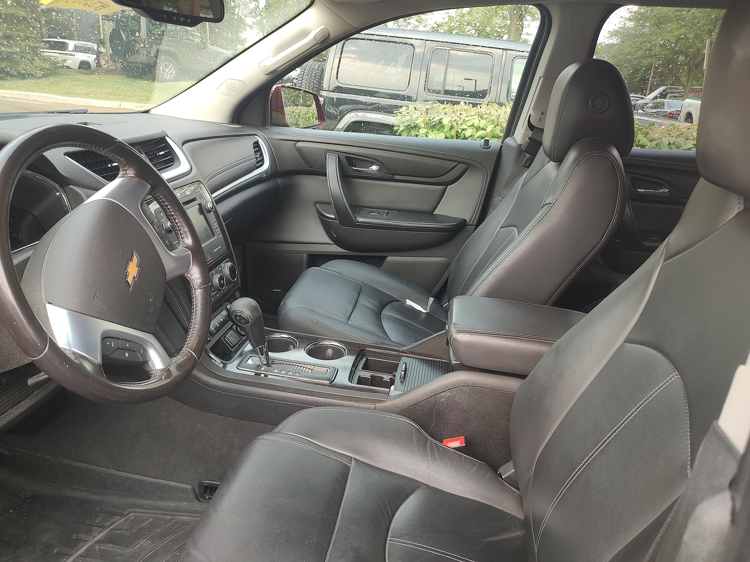 Used 2017 Chevrolet Traverse LT FWD image 4
