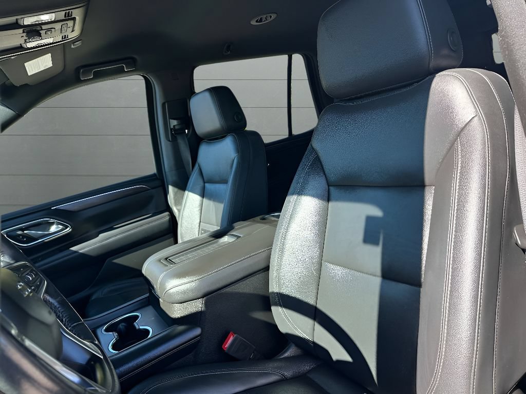 Used 2021 Chevrolet Tahoe Z71 w/ Luxury Package AWD/4WD image 23