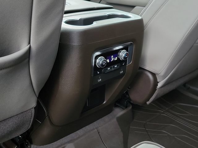 Used 2023 GMC Yukon SLT w/ SLT Premium Package AWD/4WD image 24