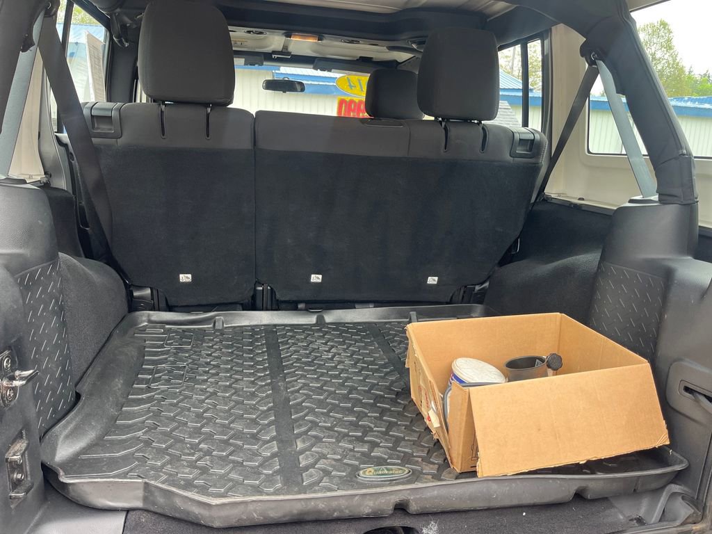 Used 2014 Jeep Wrangler Unlimited Sport w/ Connectivity Group AWD/4WD image 29