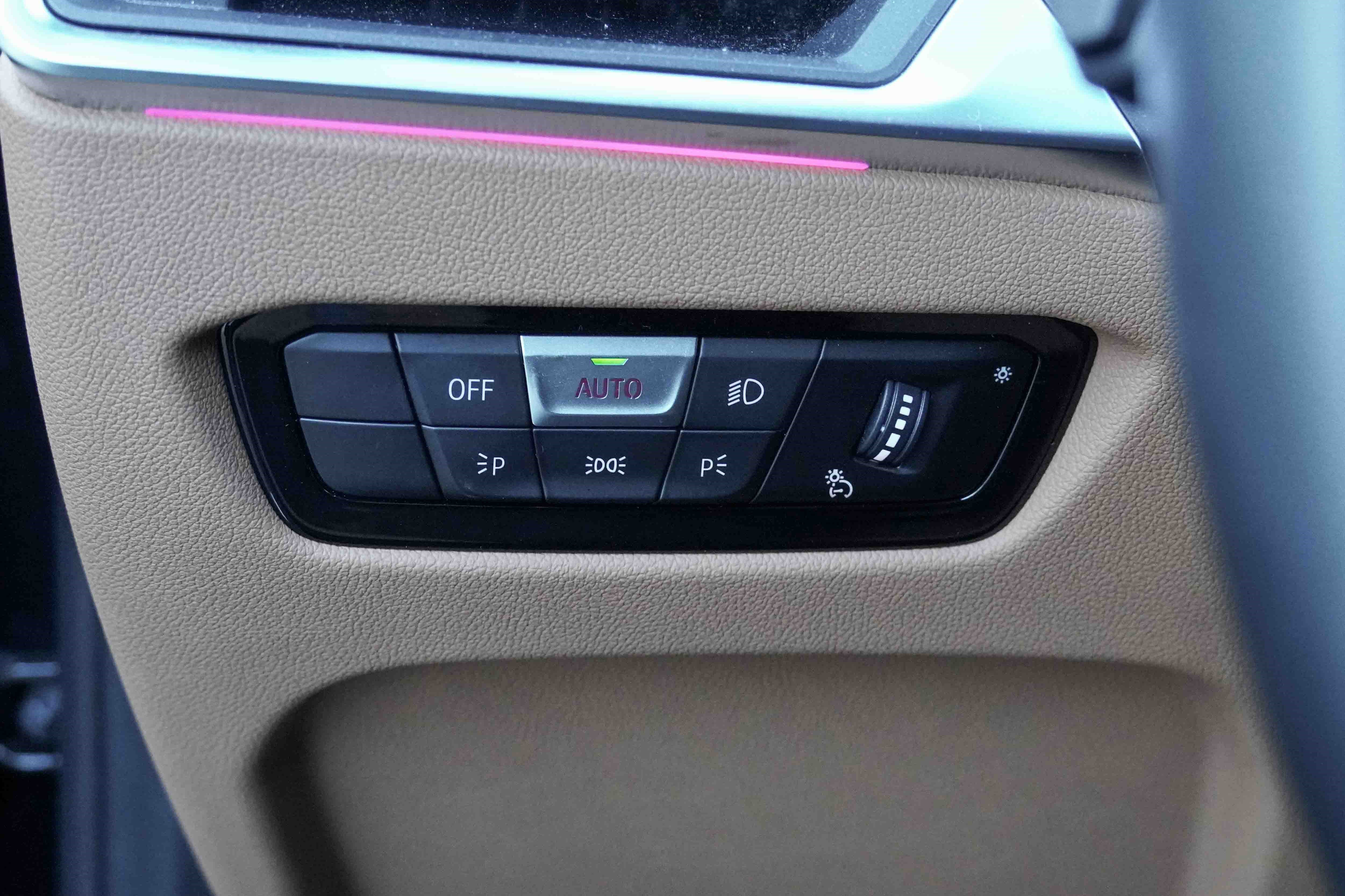 Used 2024 BMW 330i Sedan w/ Convenience Package image 17