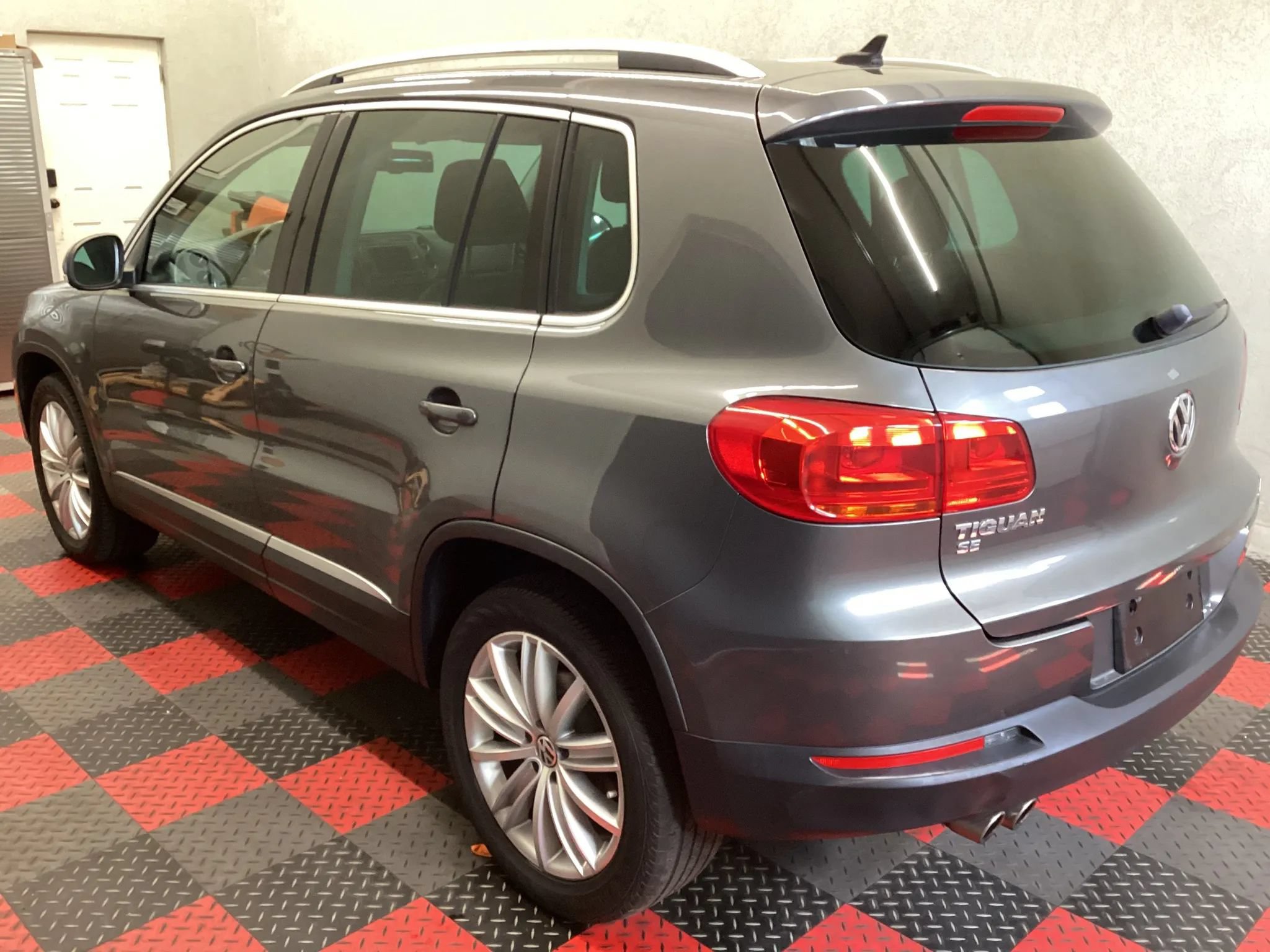 Used 2016 Volkswagen Tiguan SE FWD image 4